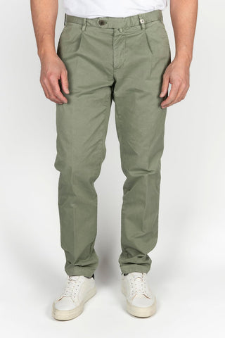 Pantalón My Myths verde pistacho de algodón con pinzas