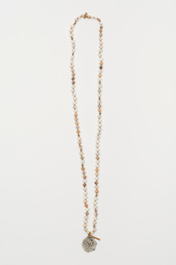 Light beige Arvyn necklace