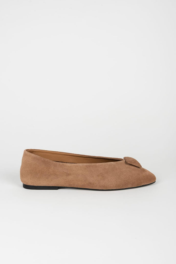 Elvire camel ballet flat