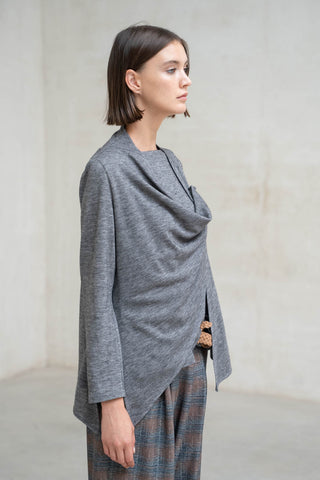 CHAQUETA PUNTO ASIMÉTRICO GRIS
