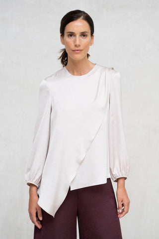 TOP DETALLE CUELLO CREMA