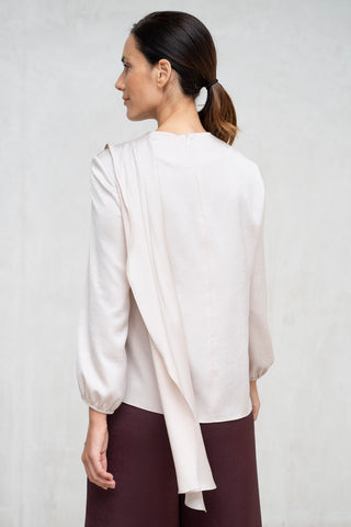 TOP DETALLE CUELLO CREMA