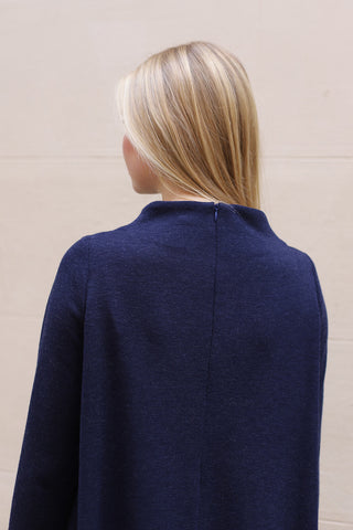 VESTIDO EVASE VOLANTE AZUL MARINO