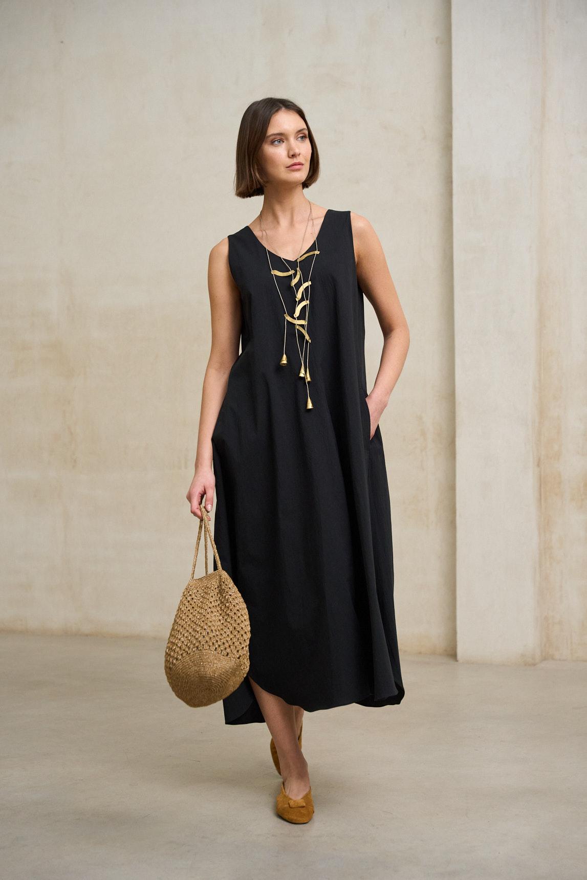 Serely black flowy sleeveless midi dress | Rivera Serely black flowy sleeveless midi dress | Rivera